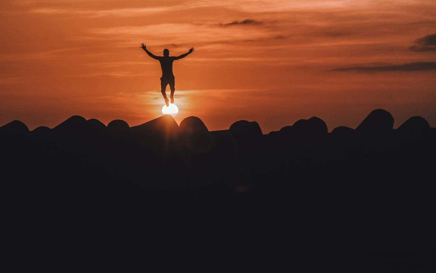 aziz-acharki-2fgnVgsm5uM-unsplash - Suzanne Kane happy and more productive