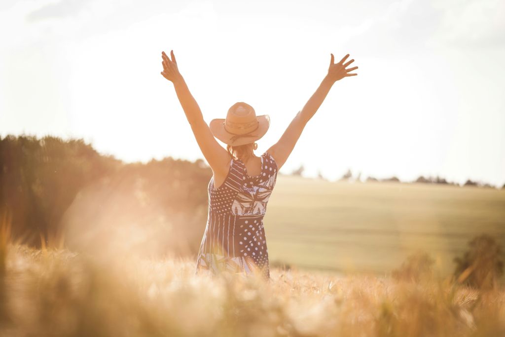 daniel-hering-Ya_UycADp28-unsplash - Suzanne Kane humor to feel better
