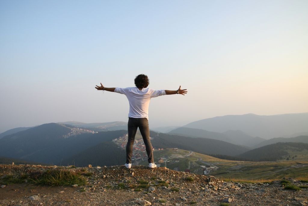 catalin-pop-FNqNEbDmYmE-unsplash - Suzanne Kane share your enthusiasm