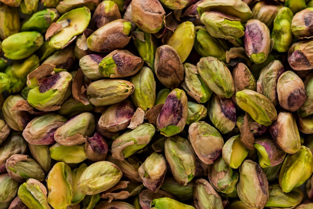 joanna-kosinska-oPsaQVRaXKI-unsplash - Suzanne Kane best healthy nuts