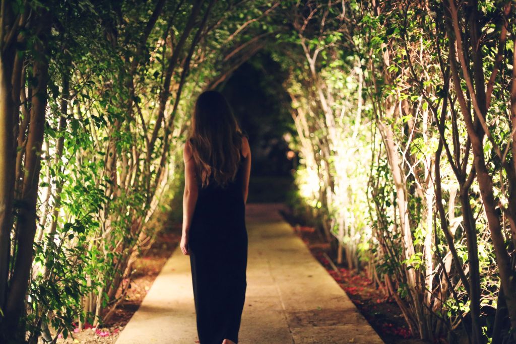 roberto-nickson-j3-jOvIL6N0-unsplash - Suzanne Kane embrace spirituality