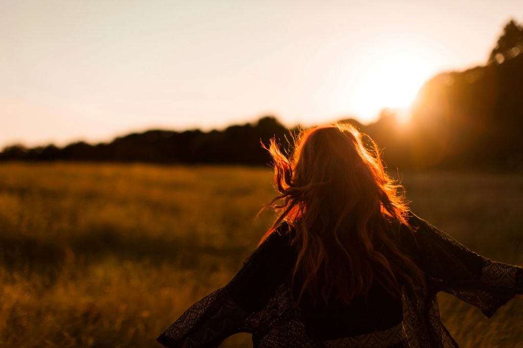 sasha-freemind-frq5Q6Ne9k4-unsplash - Suzanne Kane habits for amazing happiness