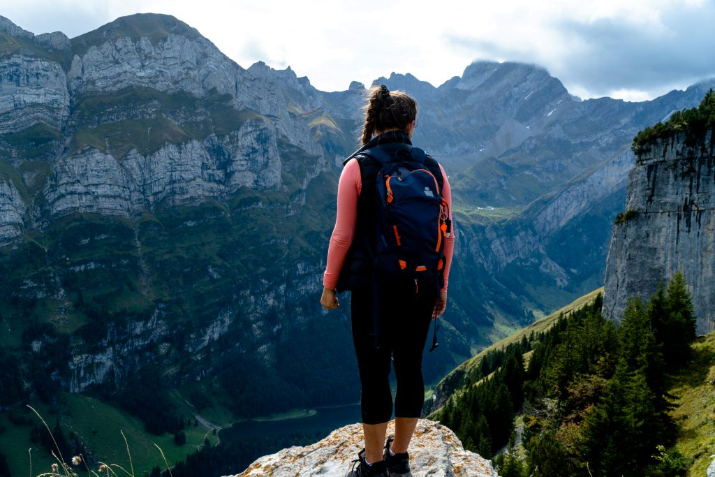 ryan-3JWlNwMkhC0-unsplash - Suzanne Kane add new healthy habits