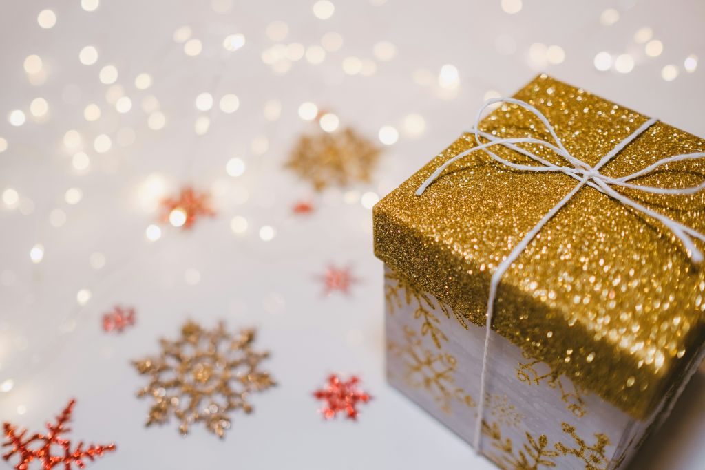 freestocks-k-Rp0V0XWWU-unsplash - Suzanne Kane the joy of Christmas