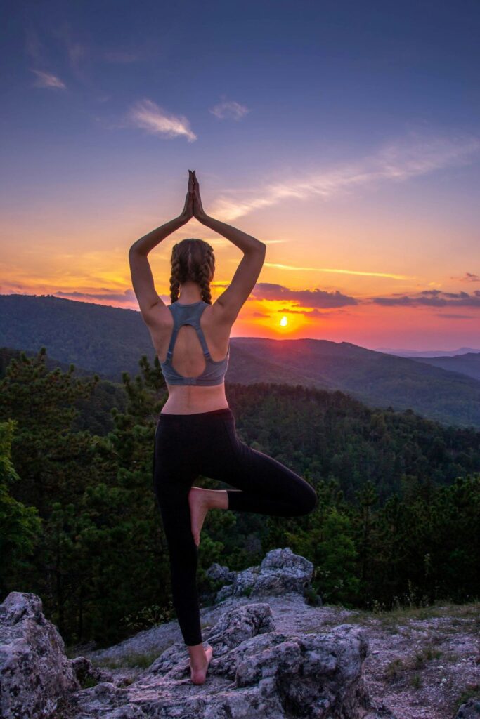 marton-szalai-cXNGLQf7Xdo-unsplash - Suzanne Kane enjoy yoga