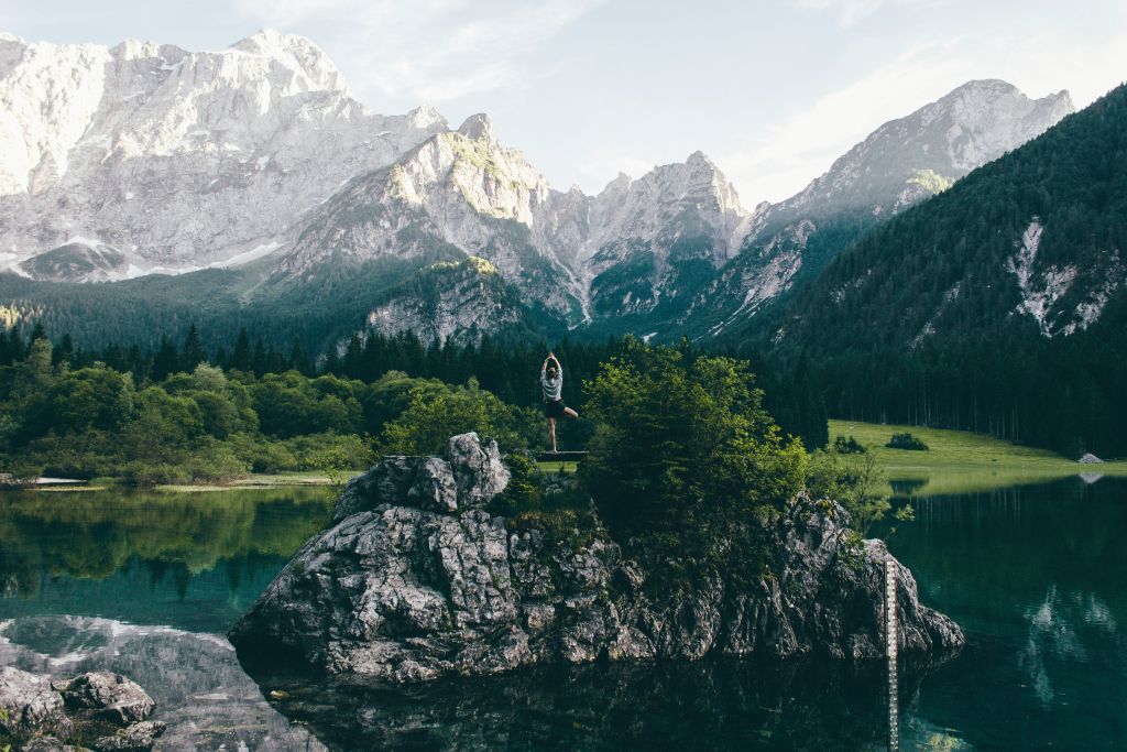 mikita-karasiou-mMzVTy2V1Do-unsplash 1 - Suzanne Kane enjoy yoga