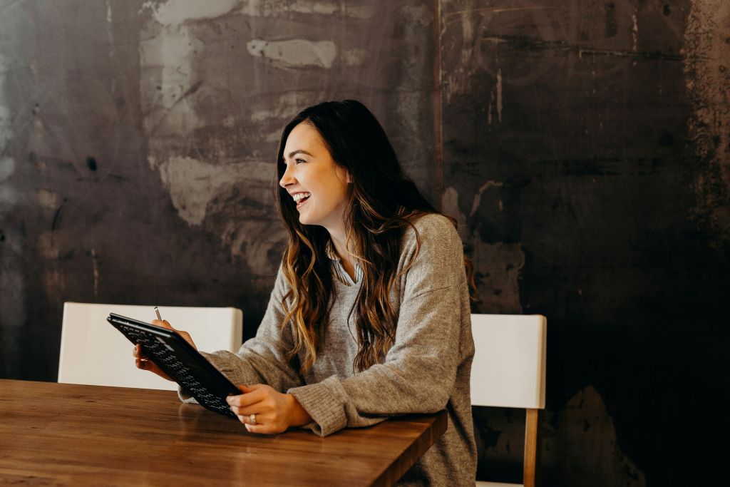 brooke-cagle-JBwcenOuRCg-unsplash - Suzanne Kane to build character