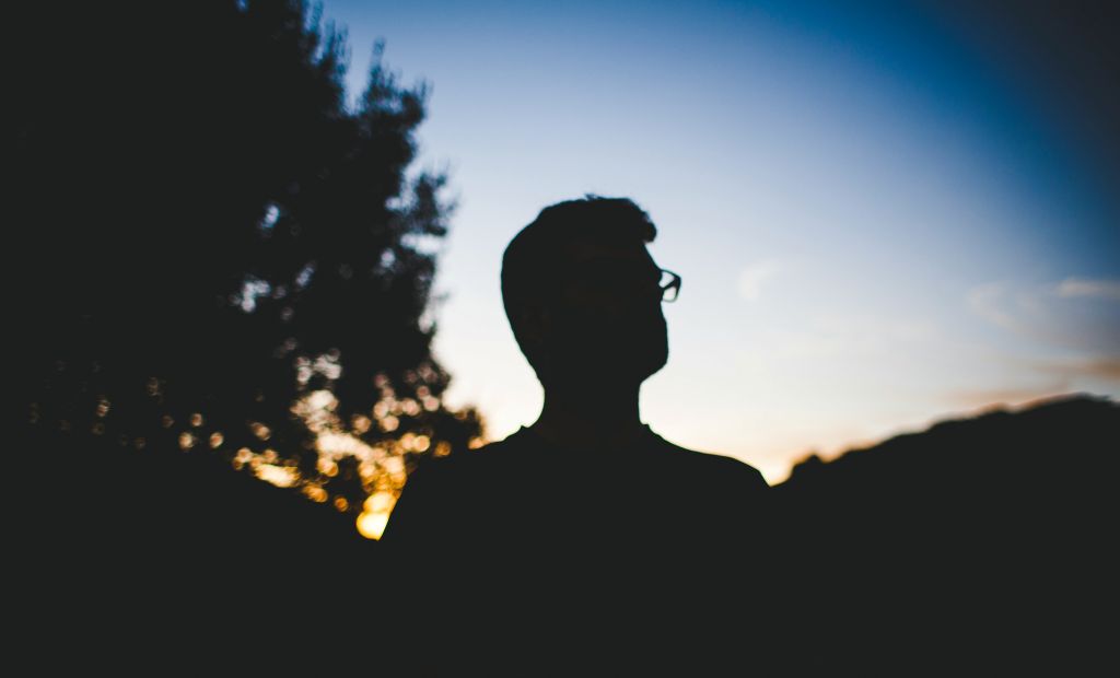 francisco-moreno-HWcdMzNPpdQ-unsplash - Suzanne Kane cope with work stress