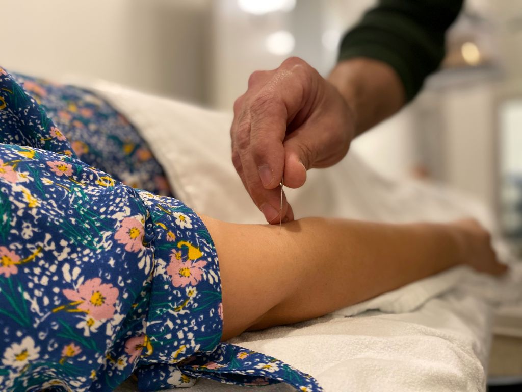 kimiya-sabbaghan-KfNxFzUU2IU-unsplash - Suzanne Kane how to manage pain