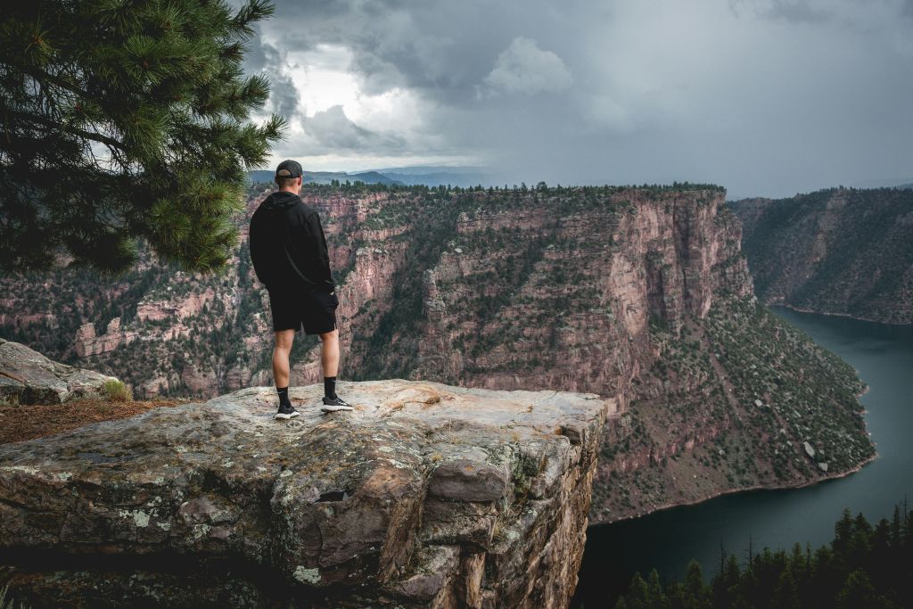 tim-mossholder-VPfmEa2nc0E-unsplash - Suzanne Kane make confident decisions