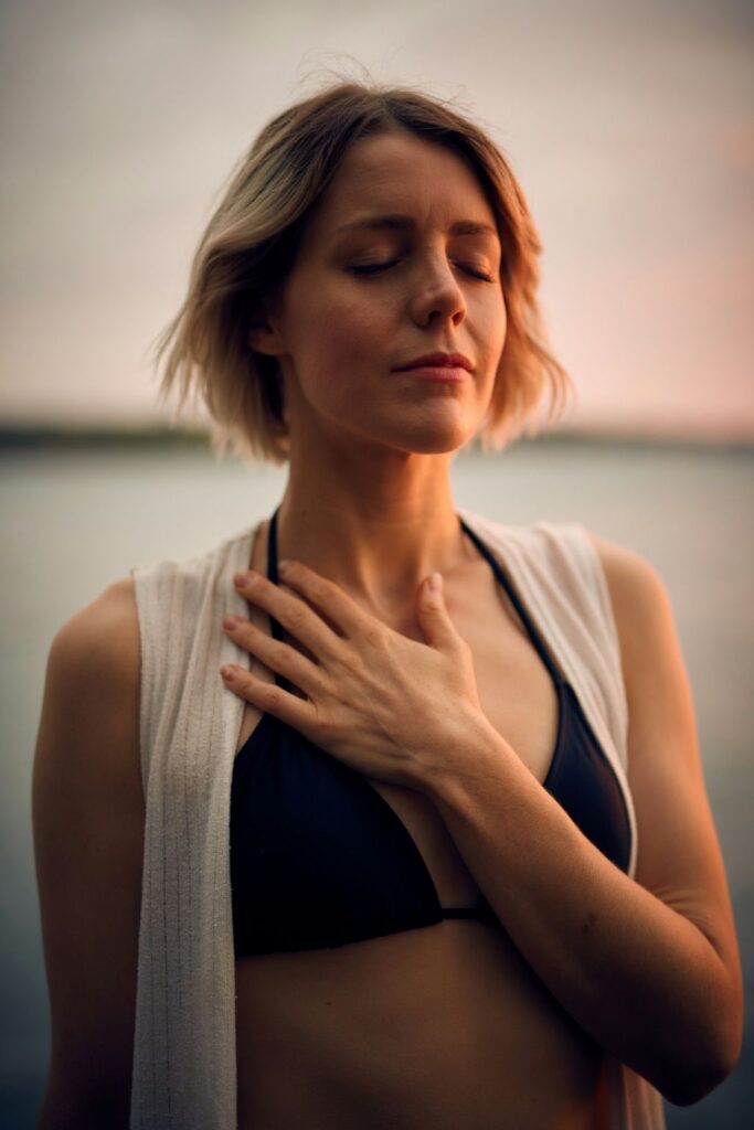 darius-bashar-xMNel_otvWs-unsplash - Suzanne Kane reduce stress quickly