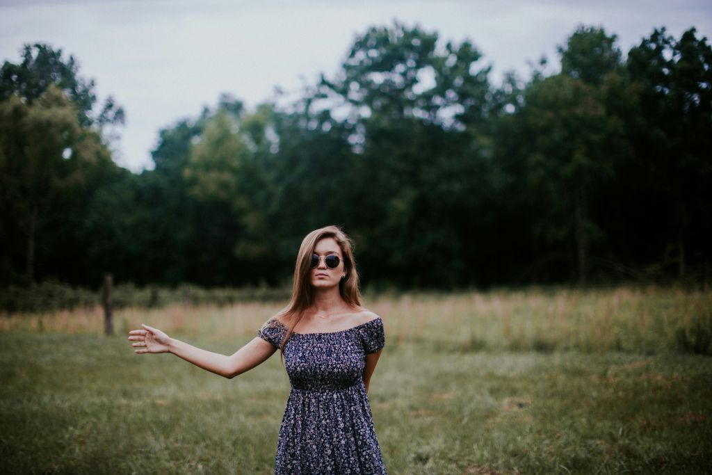 hannah-busing-BRpu3qd51s0-unsplash - Suzanne Kane how to let go