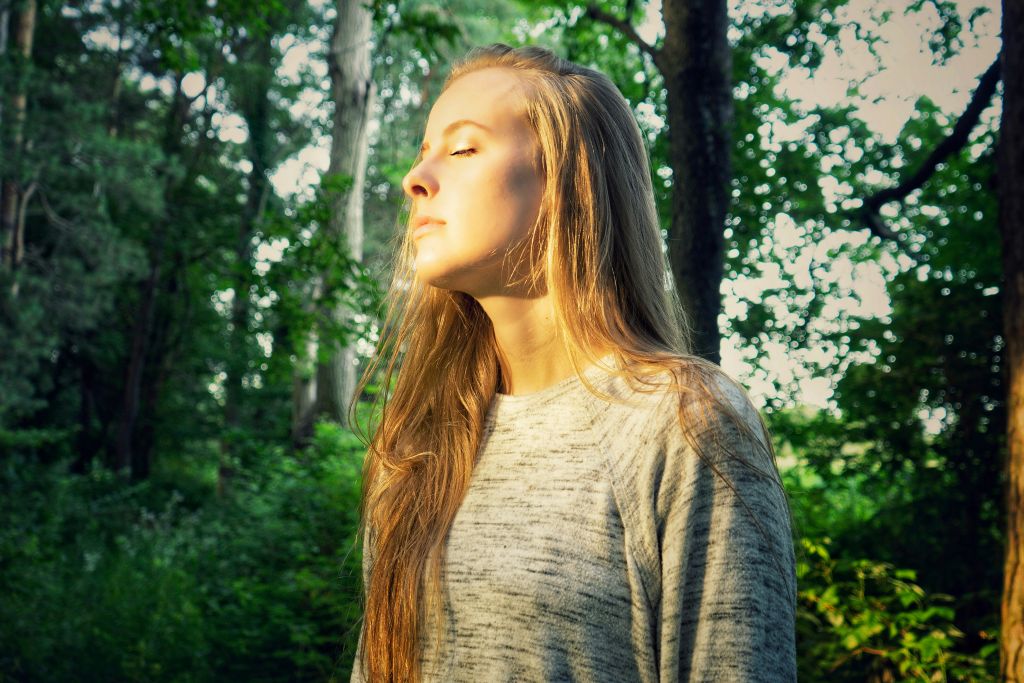 michael-krahn-y6QQgGT9Sss-unsplash - Suzanne Kane calm your thoughts